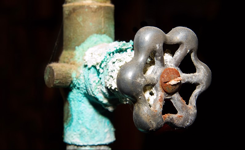 Wartung durch Fachkraft: Absperrventile müssen regelmäßig betätigt