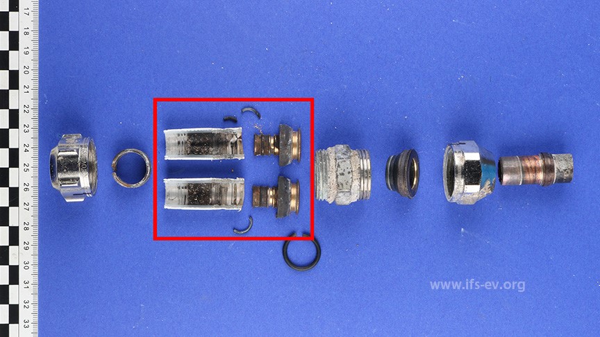 Wasserschaden durch Verlockende Abkürzungen bei Rohren